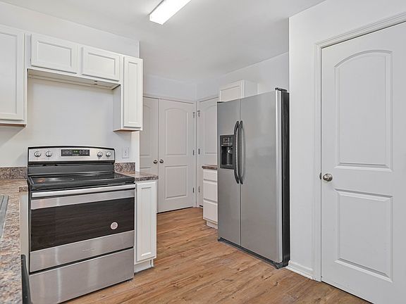 4th image of 305 NW 16th Pl