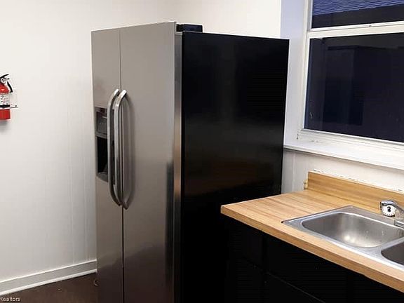 3rd image of 2100 Lakeview Dr APT 5