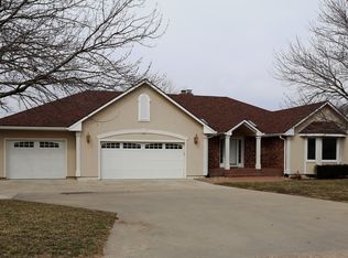 3647 SW Kings Forest Rd, Topeka, KS 66610
