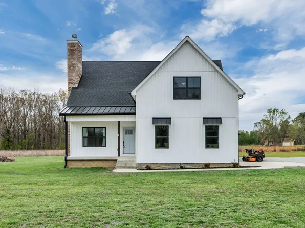 210 Deer Creek Ln, Tullahoma, TN 37388