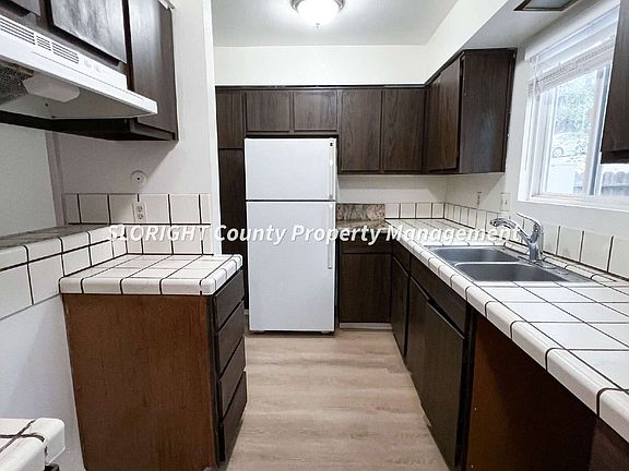 5th image of 122 S Vine St Unit A