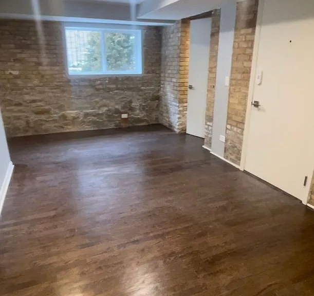 853GA W Barry Ave — Photo 1