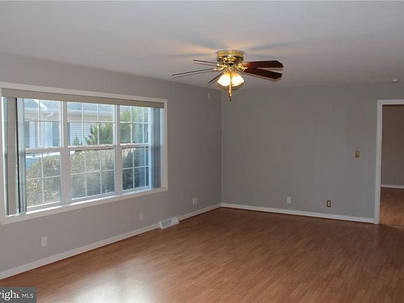 4th image of 936 Turtle Dr