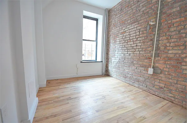 Rented by CITY SKYLINE REALTY INC | media 19