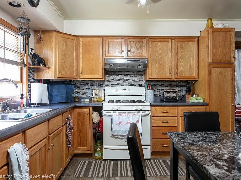 7134 W 74th Pl — Photo 10