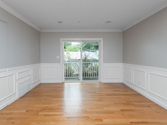 5th image of 153 Sumner St Unit 1