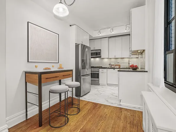 235 E 22nd St APT 2T, New York, NY 10010
