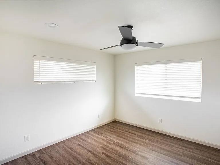 4912 Gaston Ave — Photo 10
