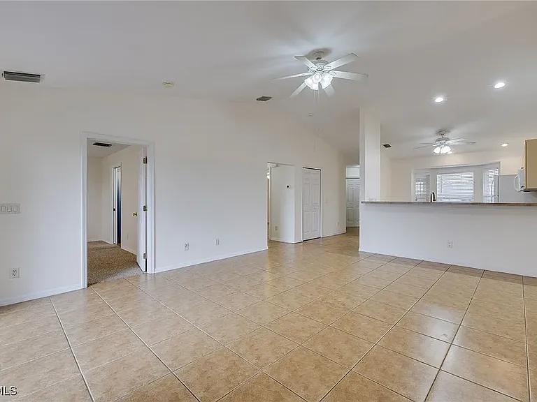 2221 NE 15th Ln — Photo 4