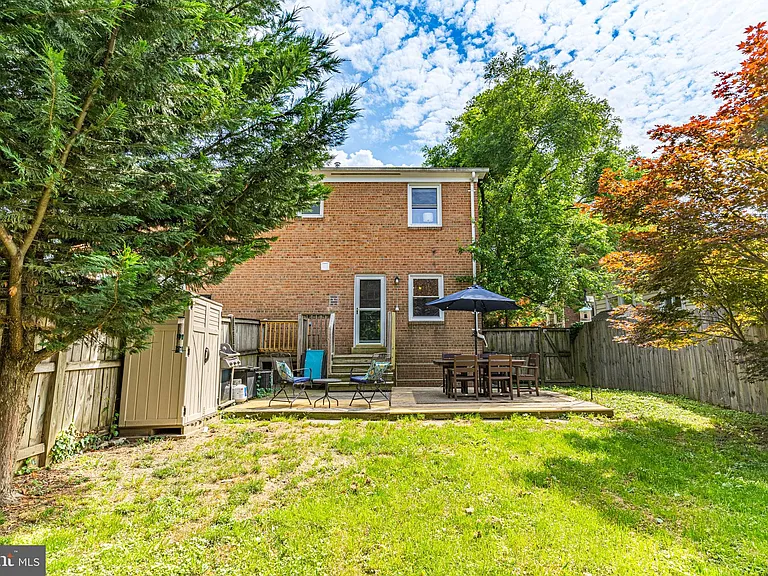 3 Groves Ave — Photo 34
