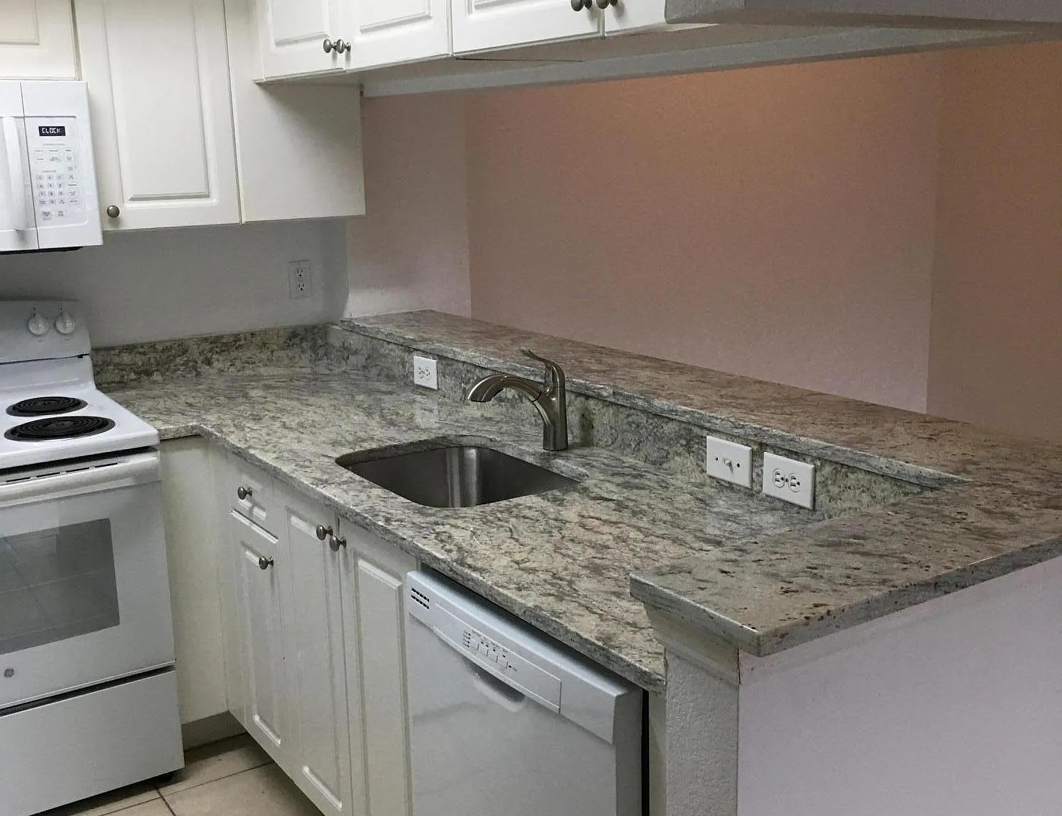 2 bed, 2.0 bath, 1092 sqft, $2,300 — Photo 1