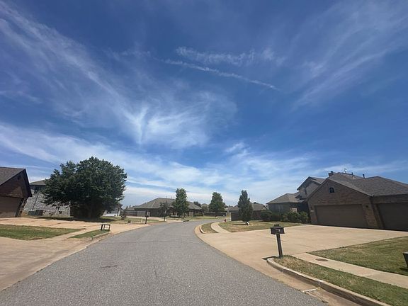 4th image of 2909 Marigold Ln