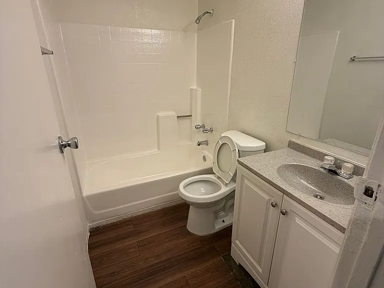 4145 N Longview Ave — Photo 7