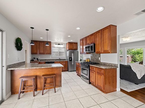 5th image of 1338 Manhattan Way