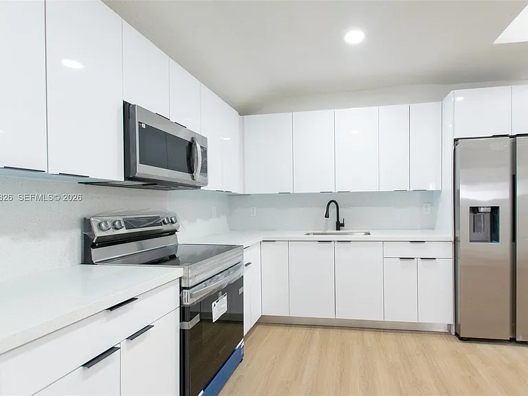 2324 NW 14th Ave — Photo 9