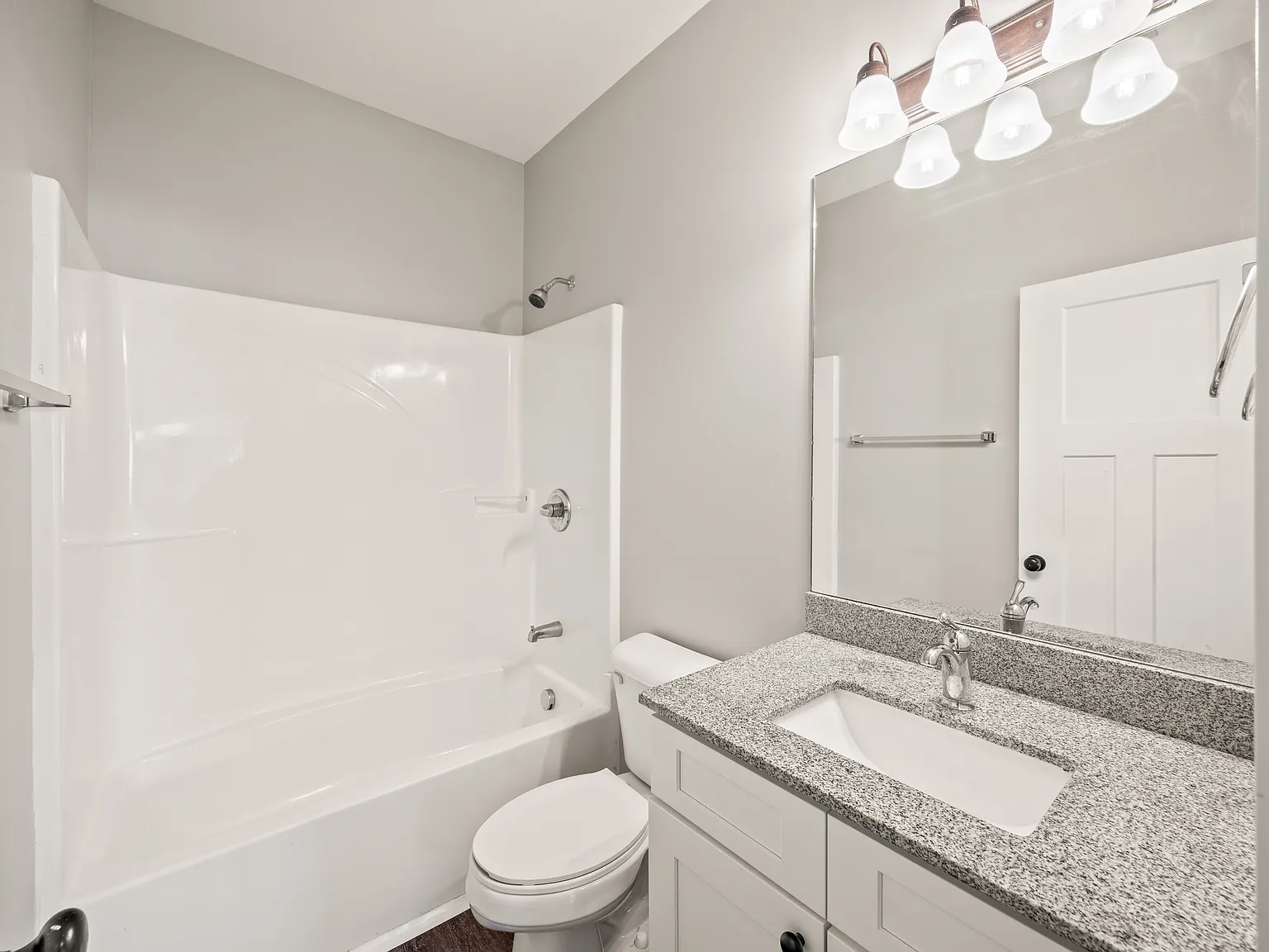 3 bed, 1100 sqft, $1,600 — Photo 4