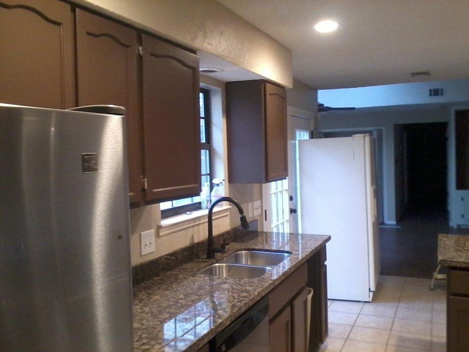 1st image of 3240 Preston Dr
