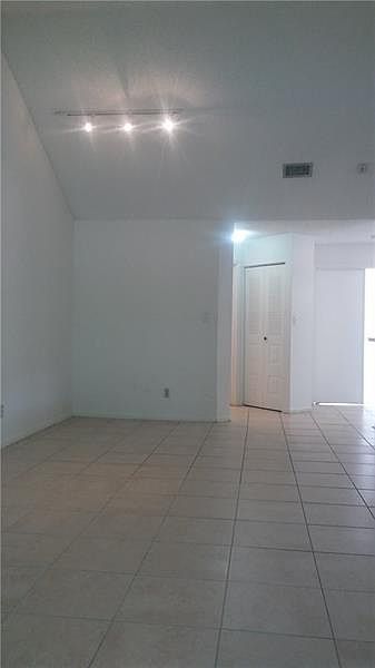 1st image of 1095 Coral Club Dr #1095