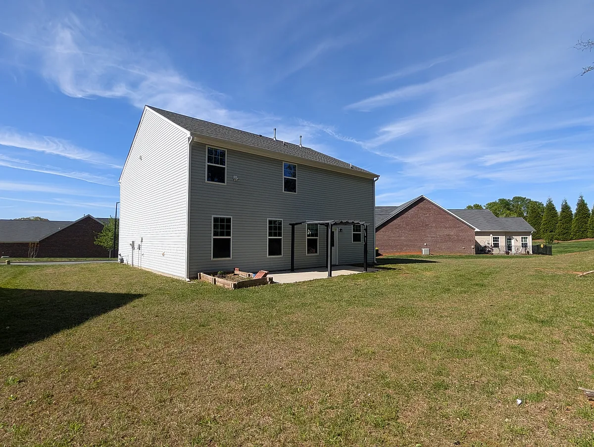 Building Photo - 2499 Longshadow Dr