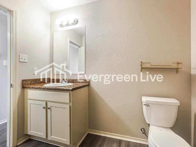 5504 Bundy Dr — Photo 10