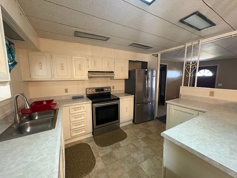 1018 Southland Dr — Photo 3