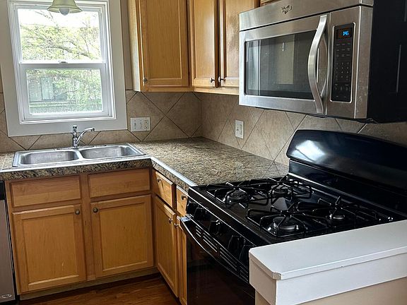 5th image of 864 Carrier Creek Blvd NE