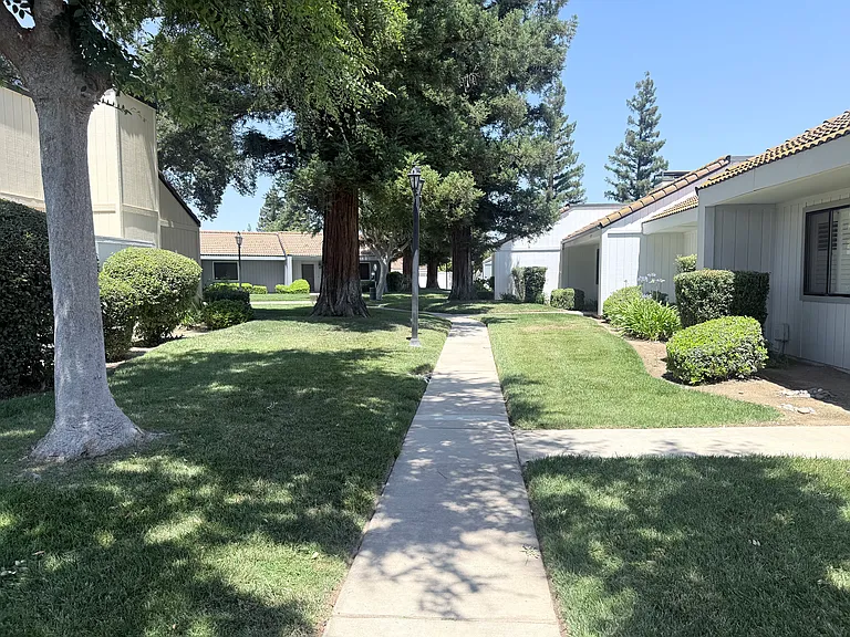 1937 W Santa Ana Ave — Photo 5