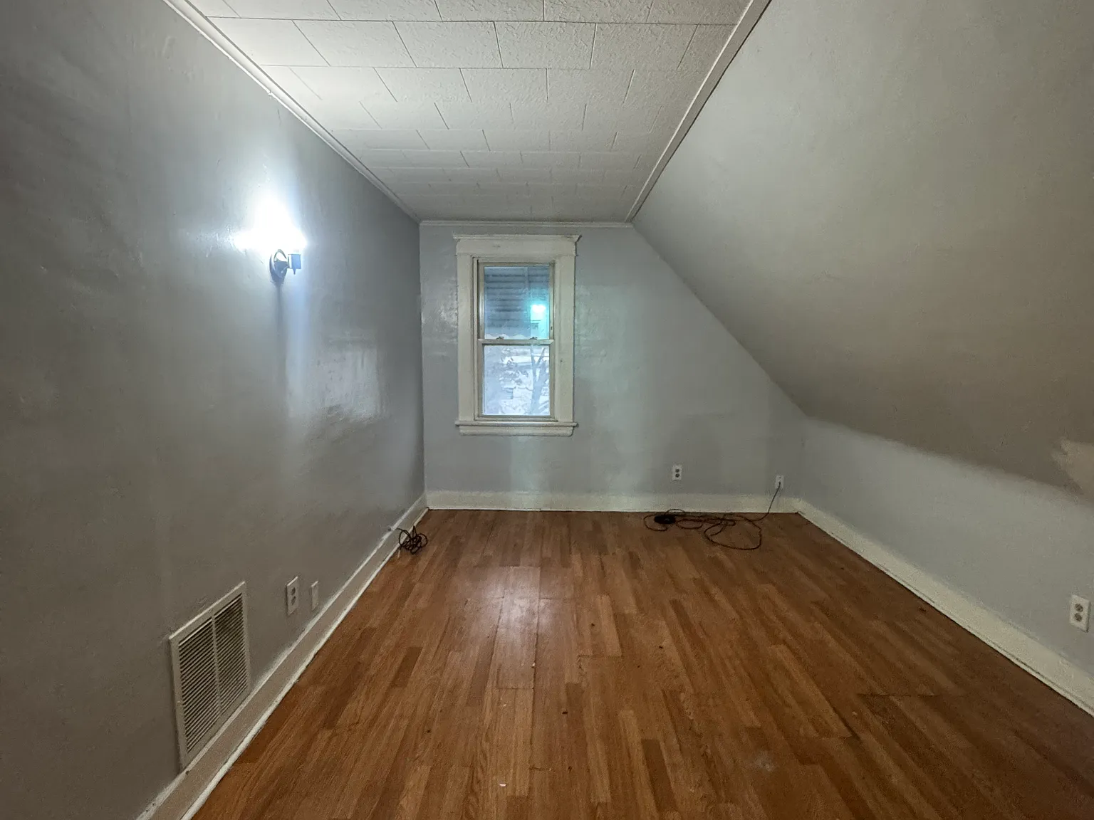 2 bed, $900 — Photo 4