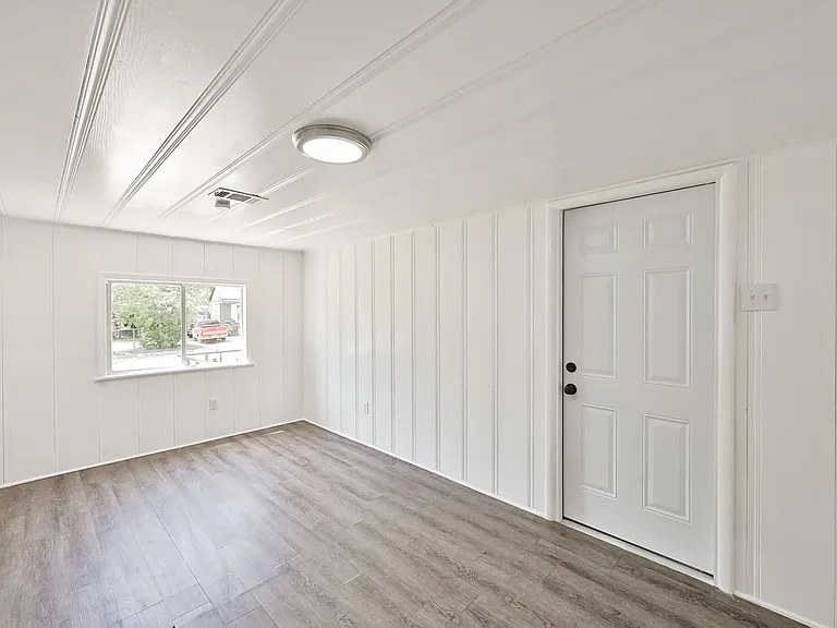 1501 Greenbrier Dr — Photo 28