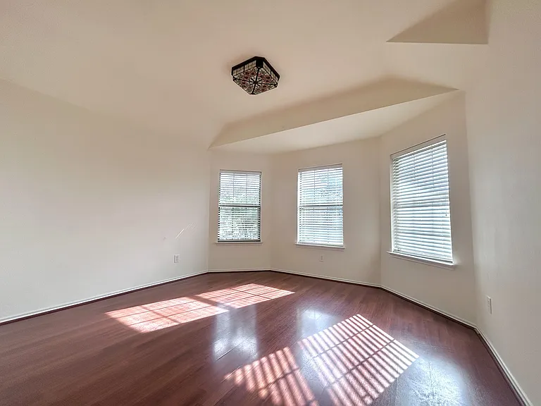 704 Corral St — Photo 8