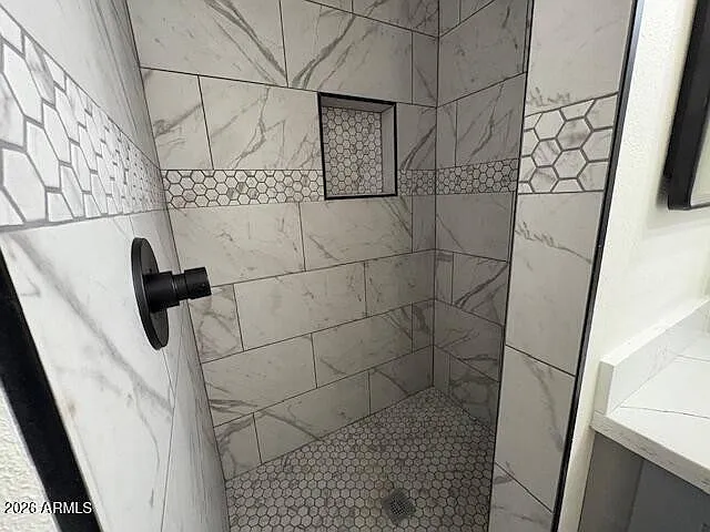 1131 E Trinity Pl — Photo 7