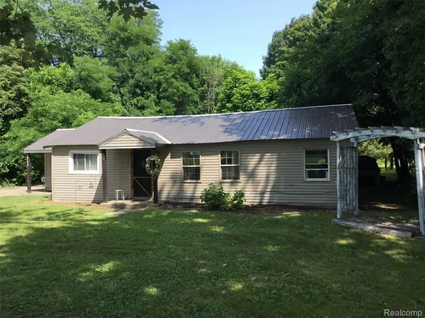 6196 Marlette St, Marlette, MI 48453