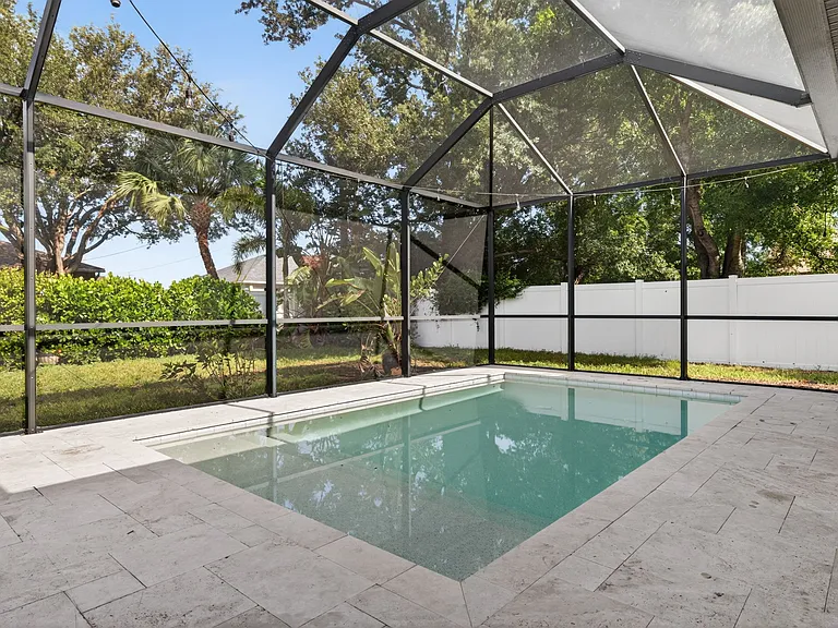 1218 SW 9th Ct — Photo 4