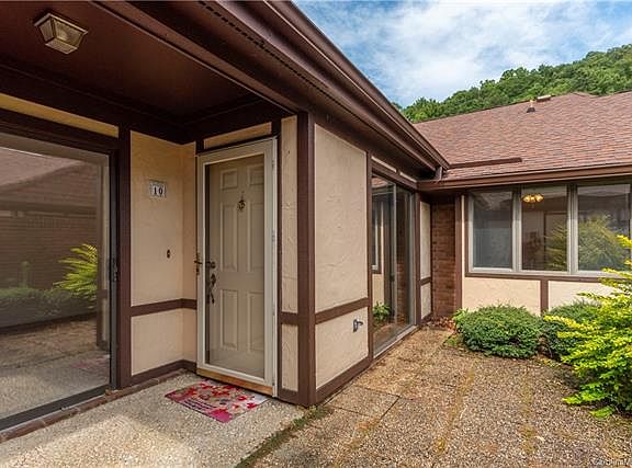 3rd image of 10 Bradford Cir