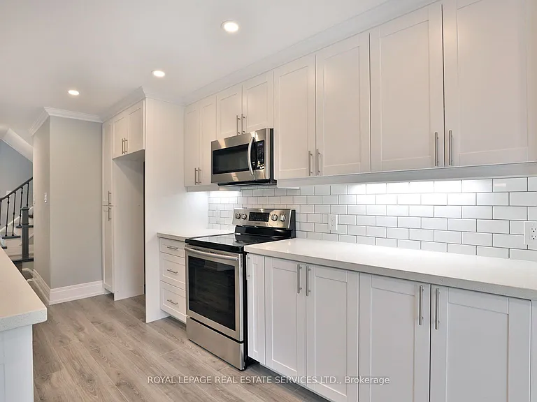 1021 Runnymead Cres — Photo 11