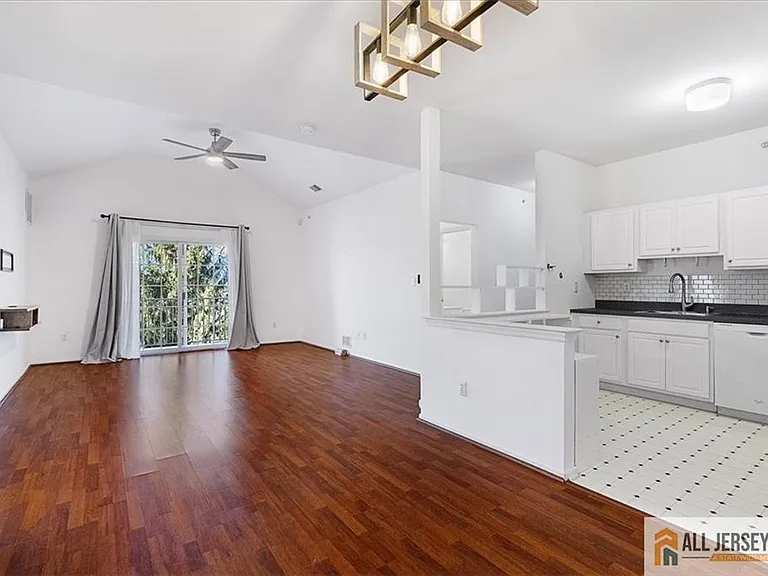 932 Del Negro Ct #932 — Photo 5