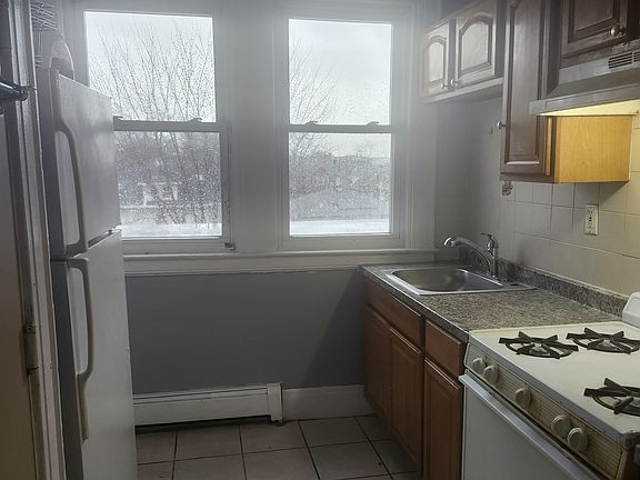 2nd image of 32 Leo Pl Floor 3