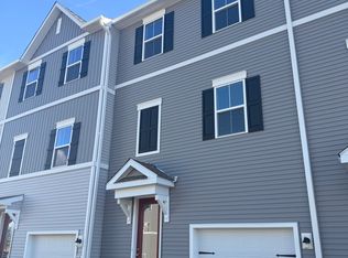 65 Basswood St, Berlin, NJ 08009