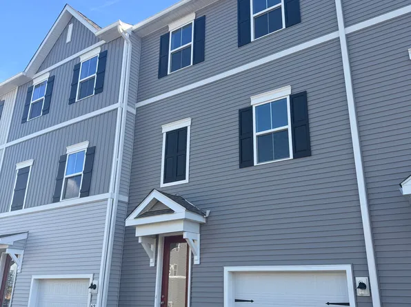 65 Basswood St, Berlin, NJ 08009