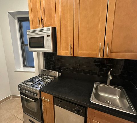 2nd image of 67 Thompson St APT 2D