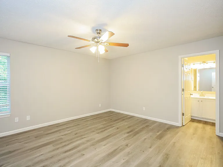 10607 Pickens Ct — Photo 9