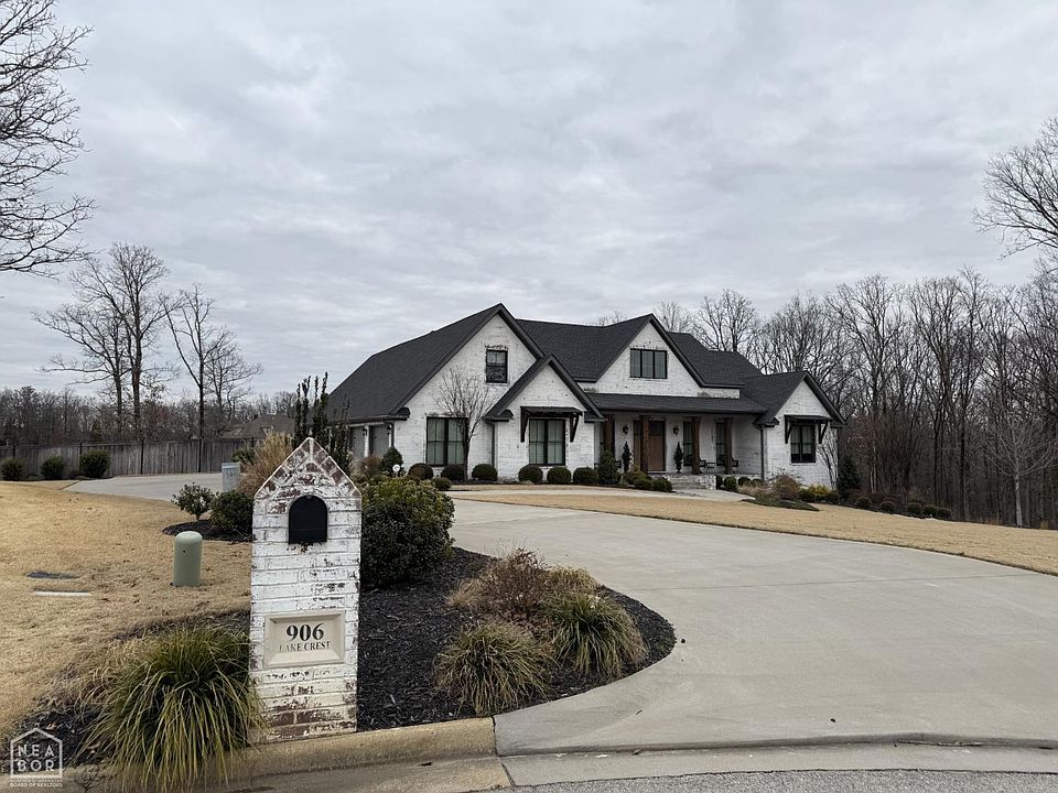 1st image of 906 Lake Crest Dr