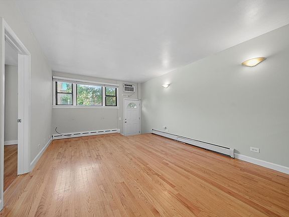 5th image of 3456 N Leavitt St #1E