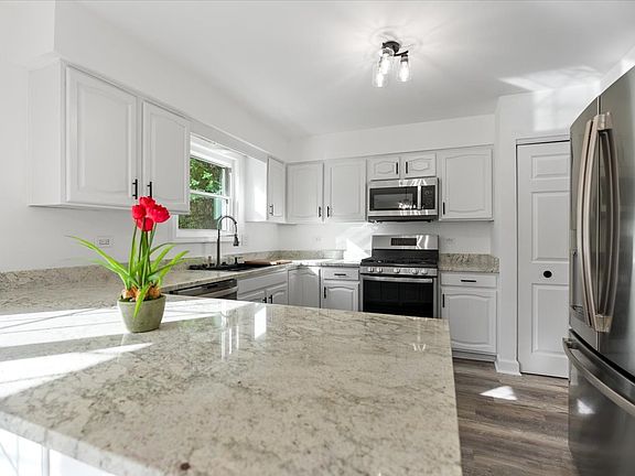 2nd image of 830 Waterford Ct