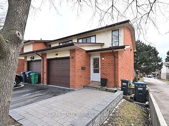 2nd image of 8 Collins Cres