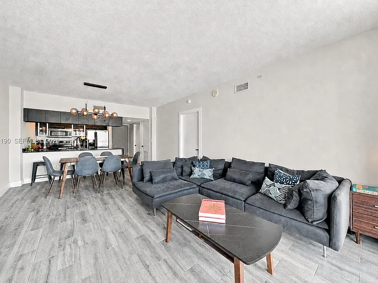 1750 N Bayshore Dr #1912 — Photo 5