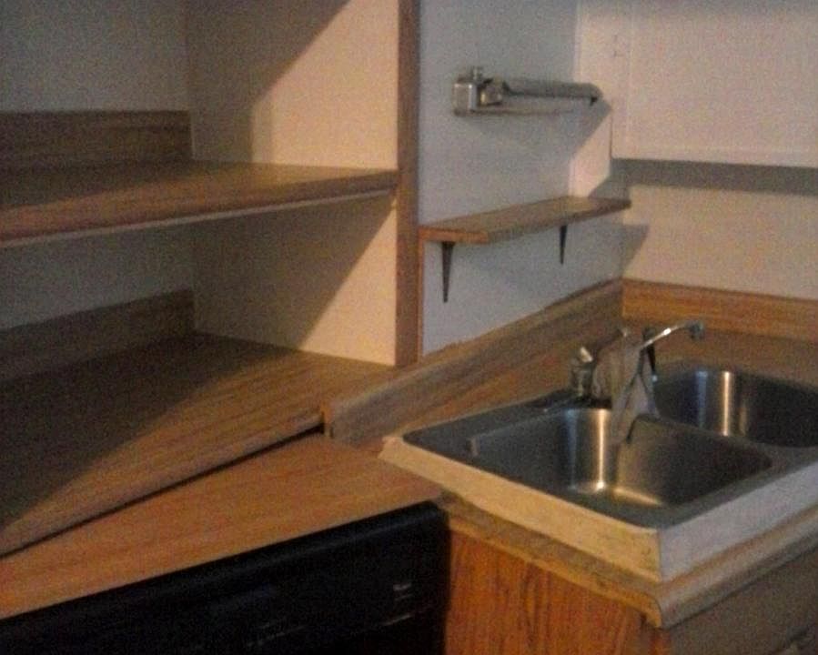 2nd image of 606 E 2nd St