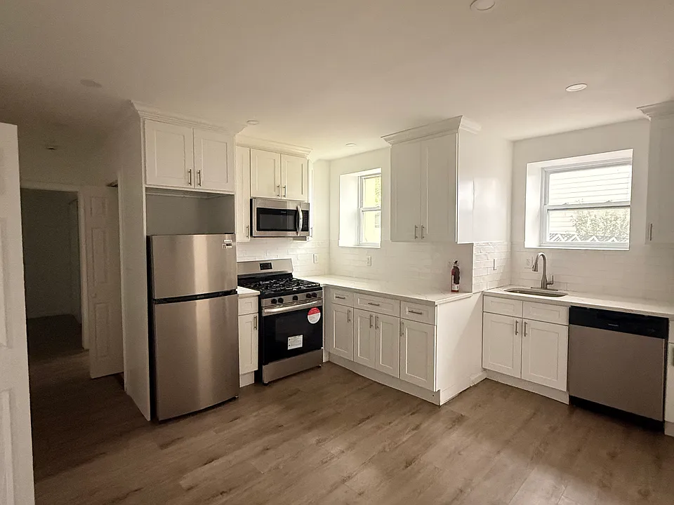 280 Macarthur Ave #1