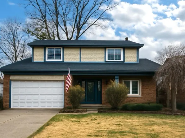 18238 Red Oaks Dr, Macomb, MI 48044