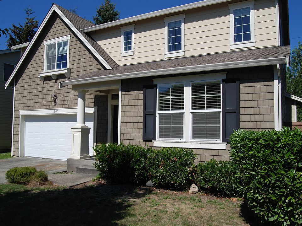 1st image of 1205 32nd Pl NE